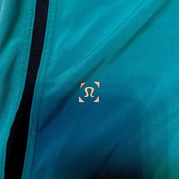 Lululemon men’s athletic shorts - Picture 3 of 6